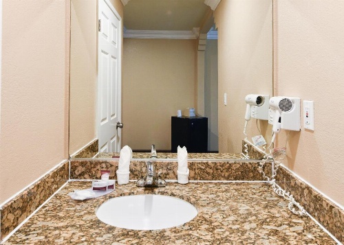 Hollywood Inn Express South image 17