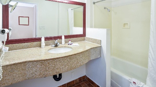 Hollywood Inn Express South image 18