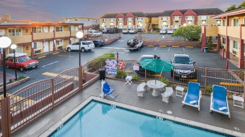 Hollywood Inn Express South image 24