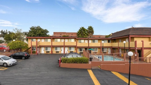 Hollywood Inn Express South image 26