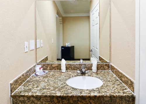 Hollywood Inn Express South image 29