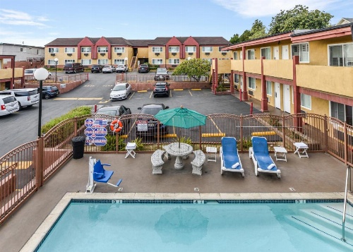 Hollywood Inn Express South image 31