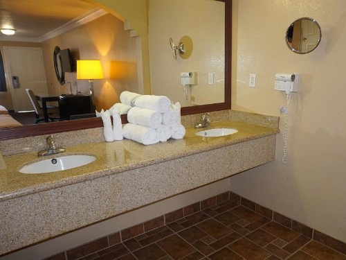 Hollywood Inn Express South image 40